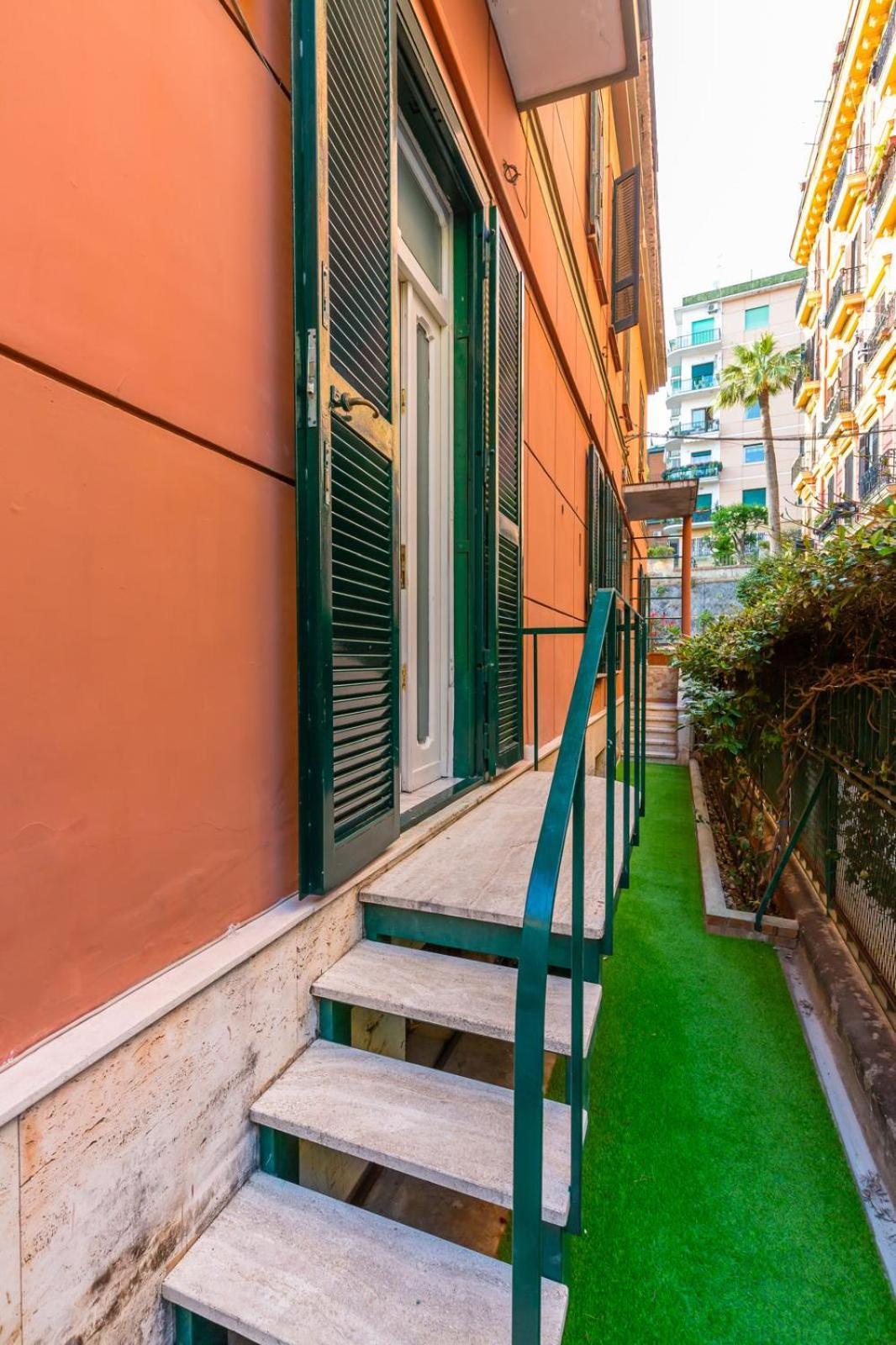 Relax Rooms-vicino Lungomare- Naples
